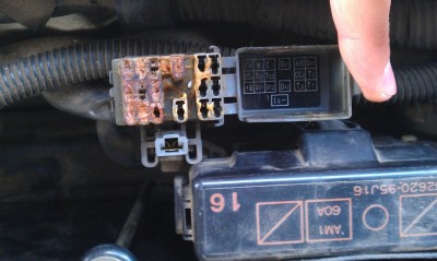 toyota_hiace_diagnosis_port.jpg